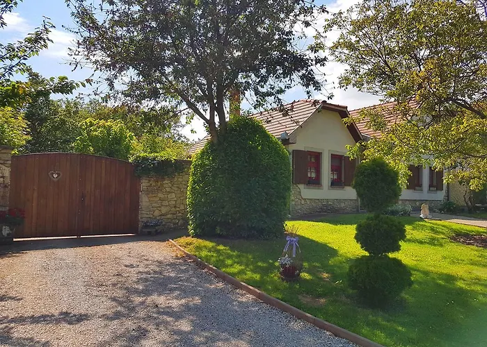 Kuti Vendeghaz Guest house *